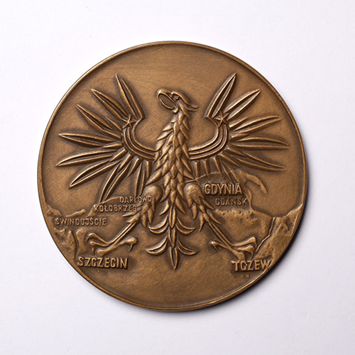 Medal upamiętniający 50-lecie szkolnictwa morskiego w Polsce.